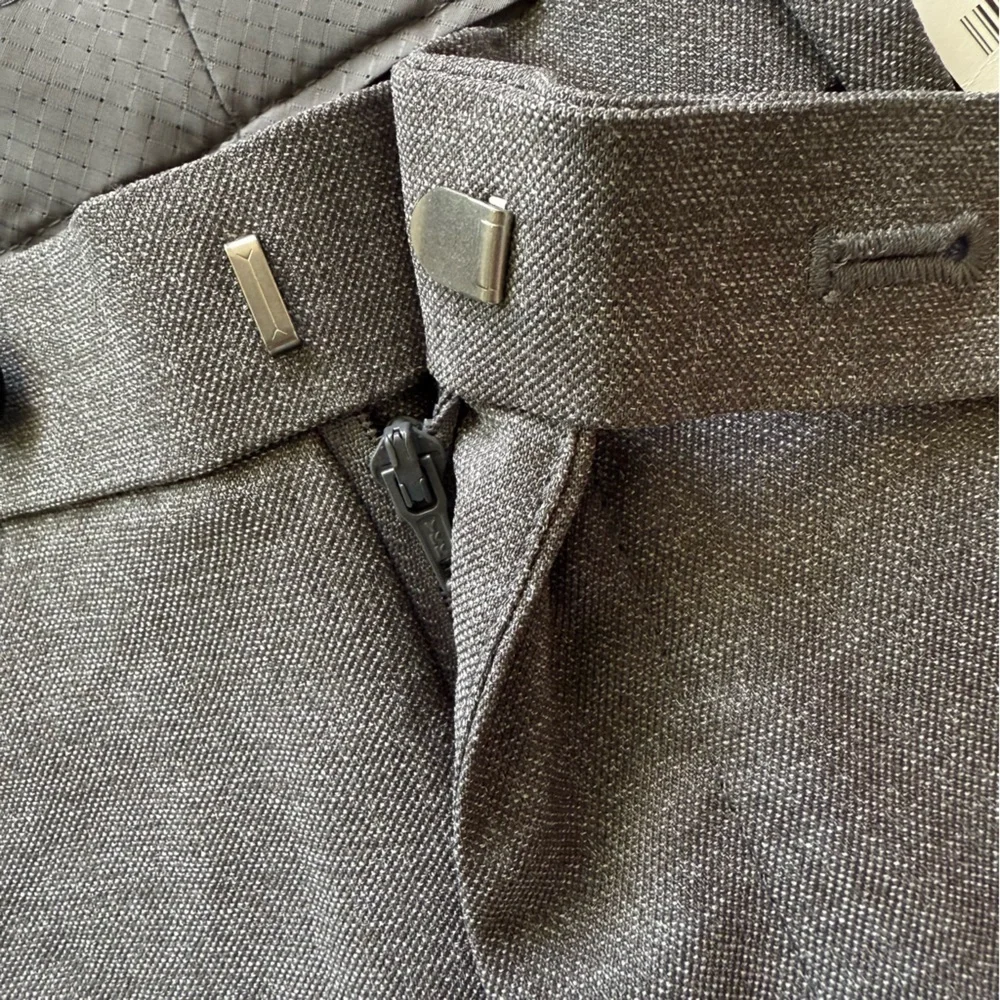 Uniqlo Men’s Easy Care Dress Pants in Gray US 31 - Picture 7 of 10